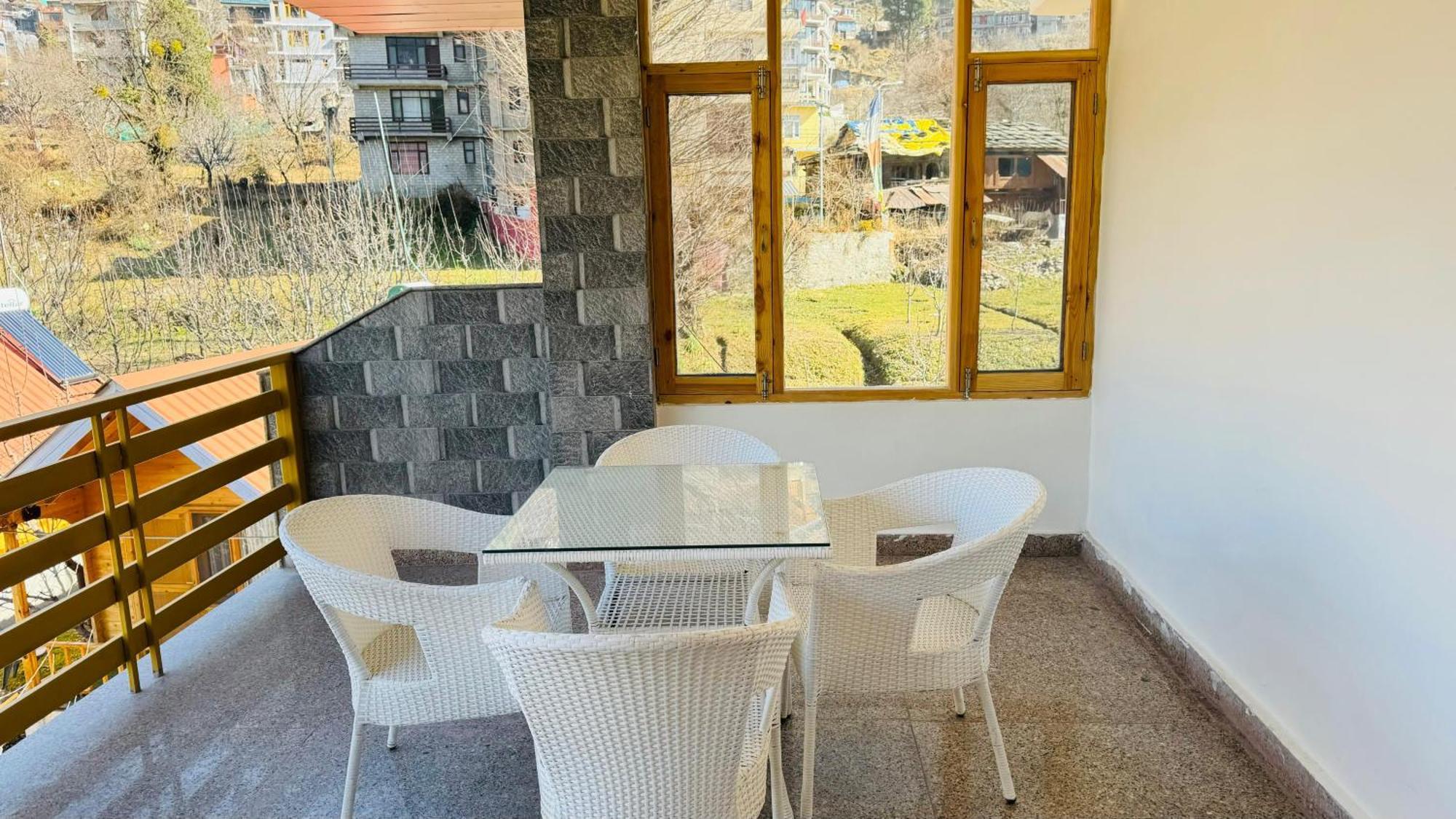 Отель The Midnight Garden Manali Экстерьер фото